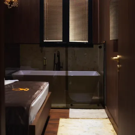 The Hh Point 5* Тирана