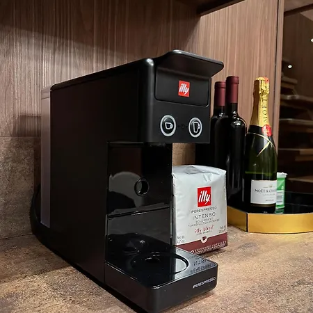 The Hh Point Отель Тирана