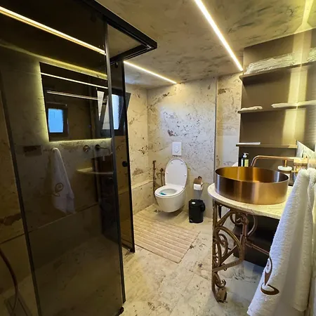 The Hh Point فندق تيرانا