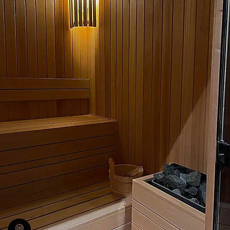 The Hh Point فندق